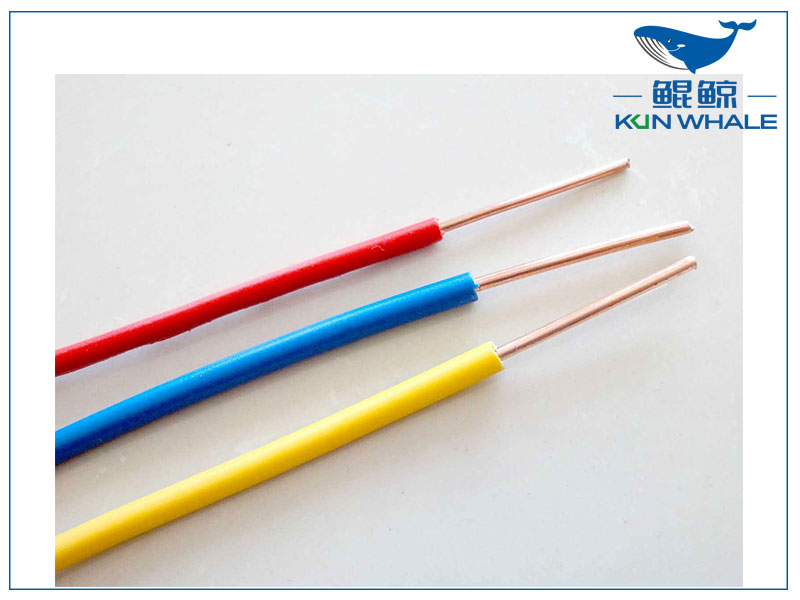 为什么我家里的插座总冒火花